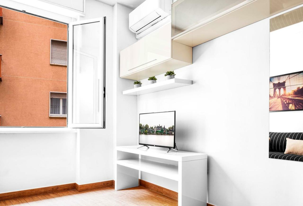 Apartment Near Central Station Мілан Екстер'єр фото